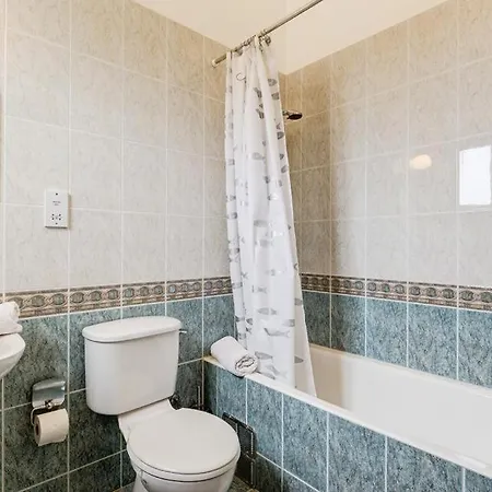 Dentro Walking Distance To Coral Bay Centre * Peyia