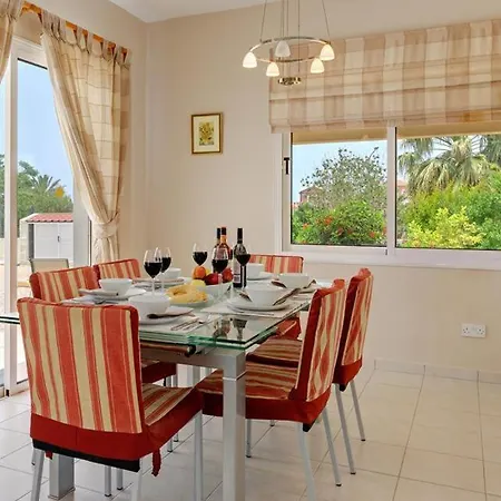 Dentro Walking Distance To Coral Bay Centre
