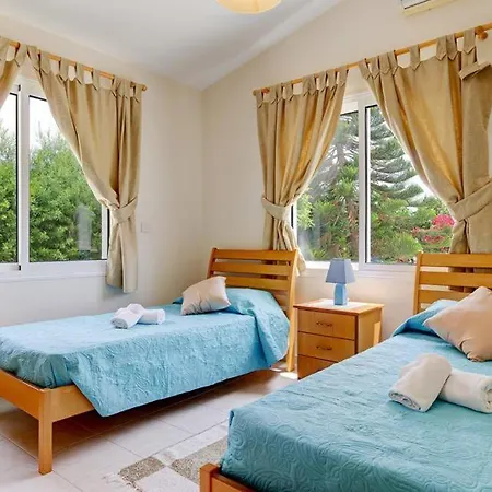 Dentro Walking Distance To Coral Bay Centre