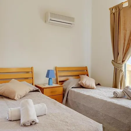 Dentro Walking Distance To Coral Bay Centre فيلة *