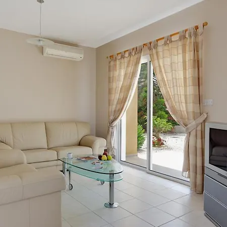 Dentro Walking Distance To Coral Bay Centre *